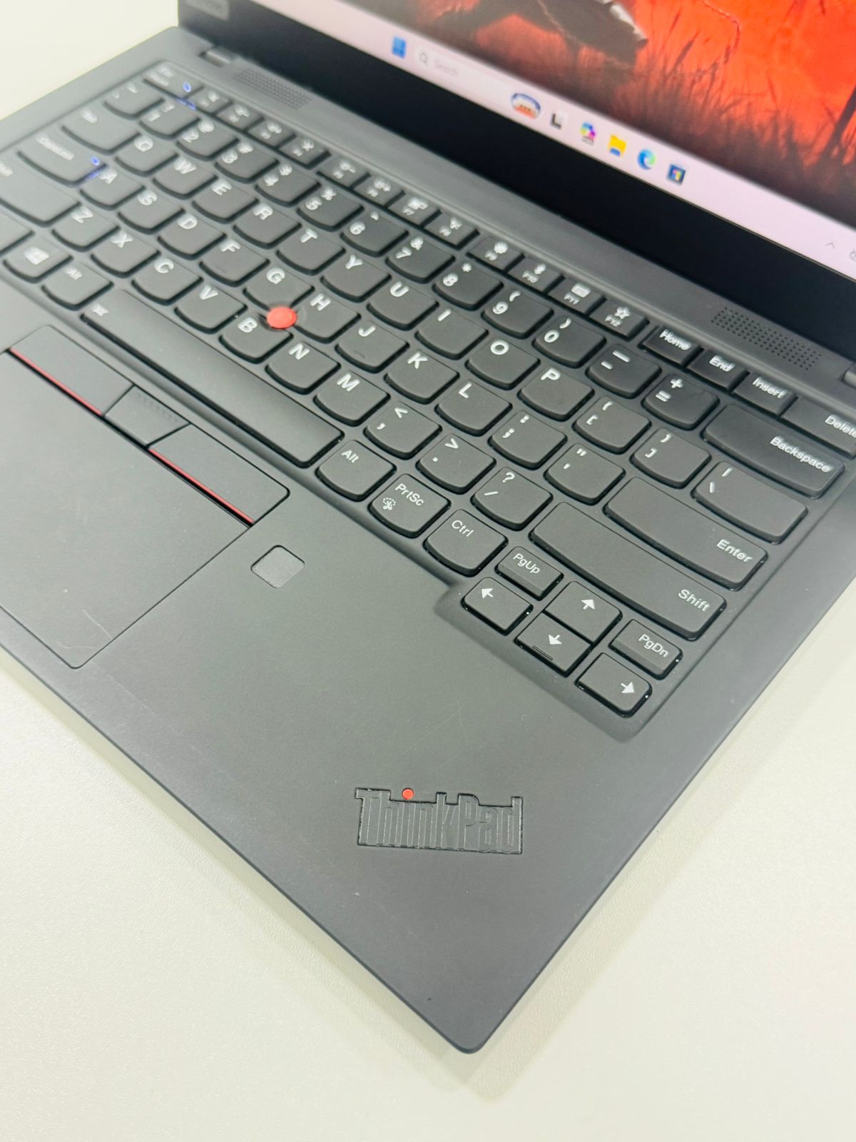 Lenovo Thinkpad X1 Carbon Core i7 8th Gen 16GB RAM 512GB - Image 6